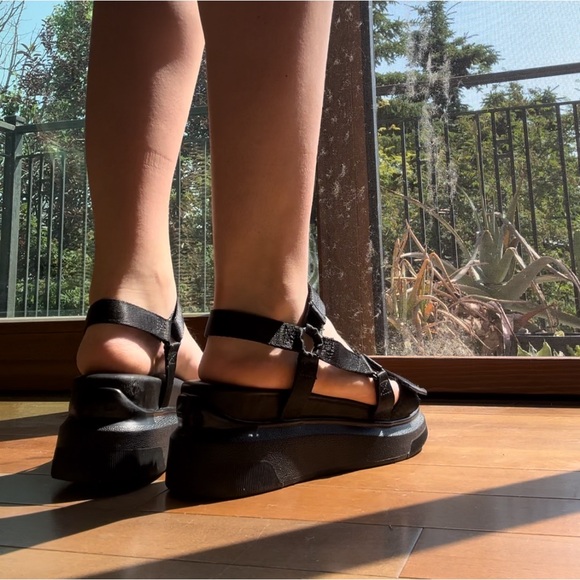 Suzanne Rae Velcro Sandals - Picture 3 of 8